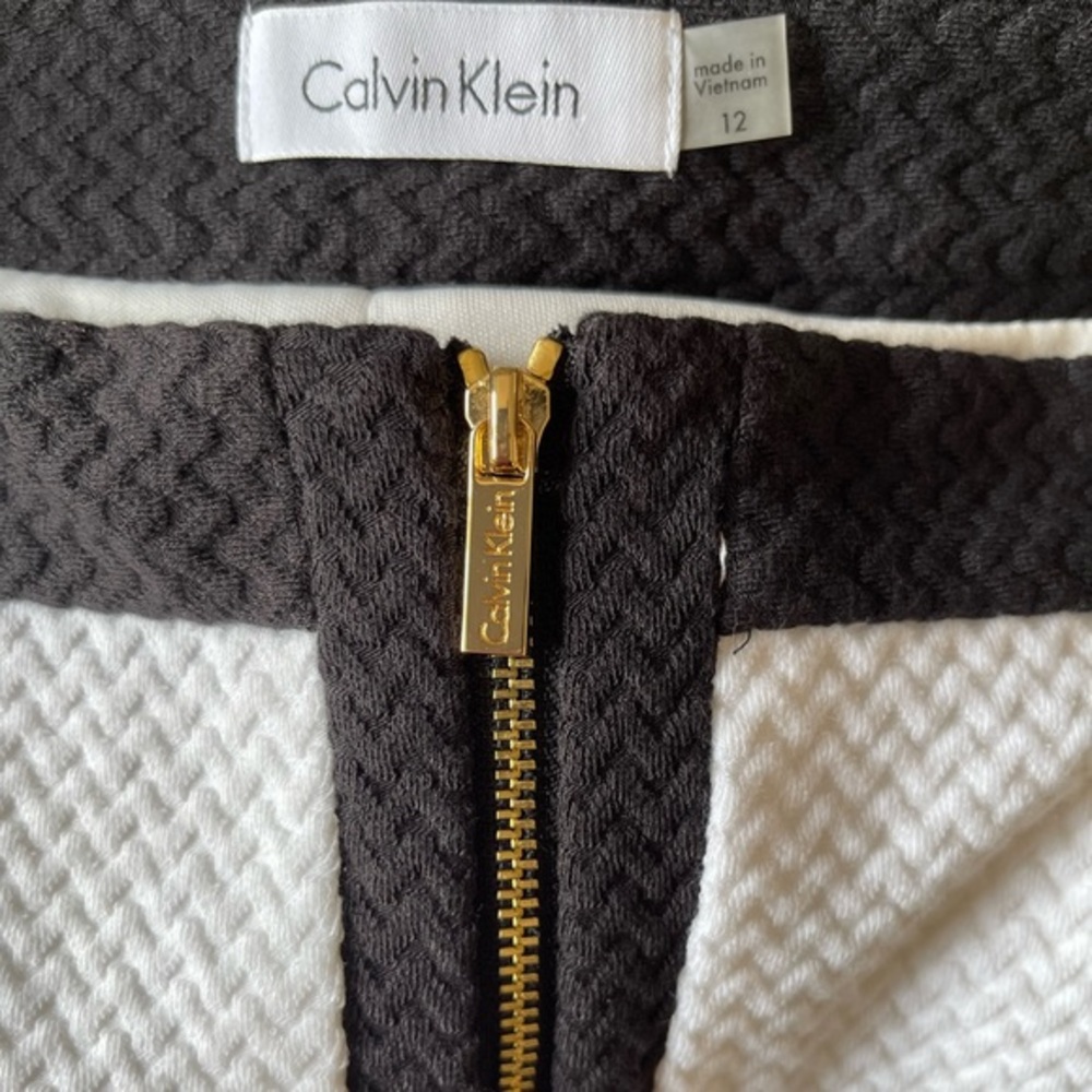 Calvin Klein Chevron fabric Pencil Skirt Size 12 NWT - Picture 2 of 4